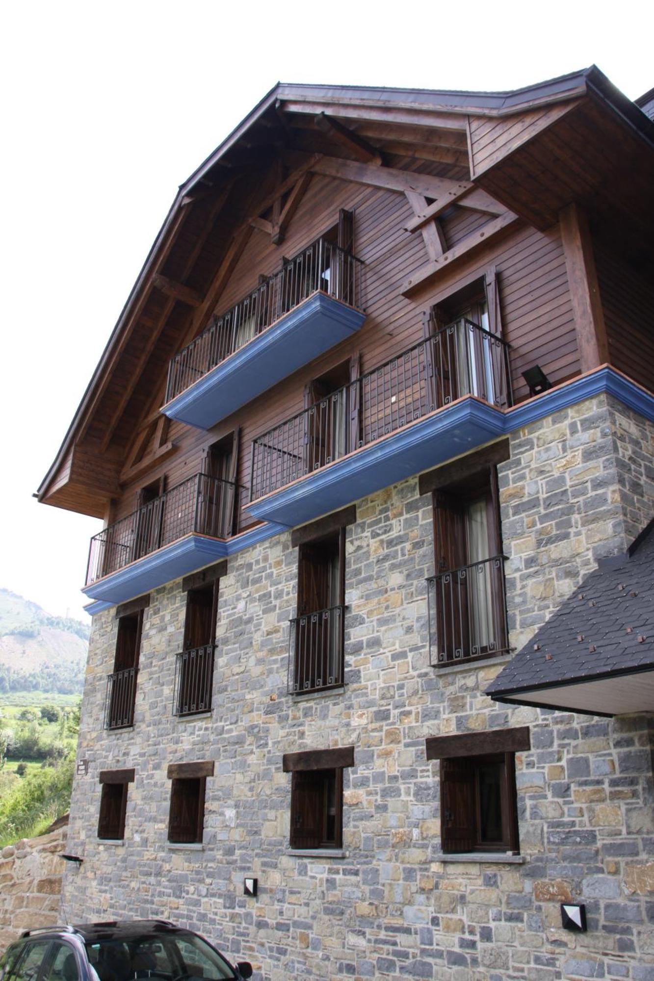 Apartahotel Tres Quinones Sallent de Gállego Exterior foto